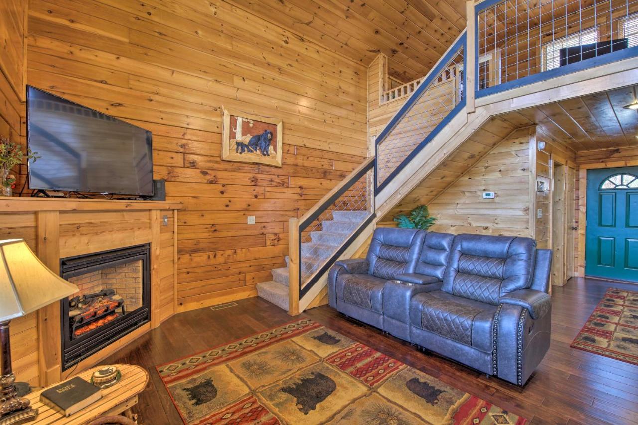 Gatlinburg Cabin With Pool Table And Hot Tub! Экстерьер фото