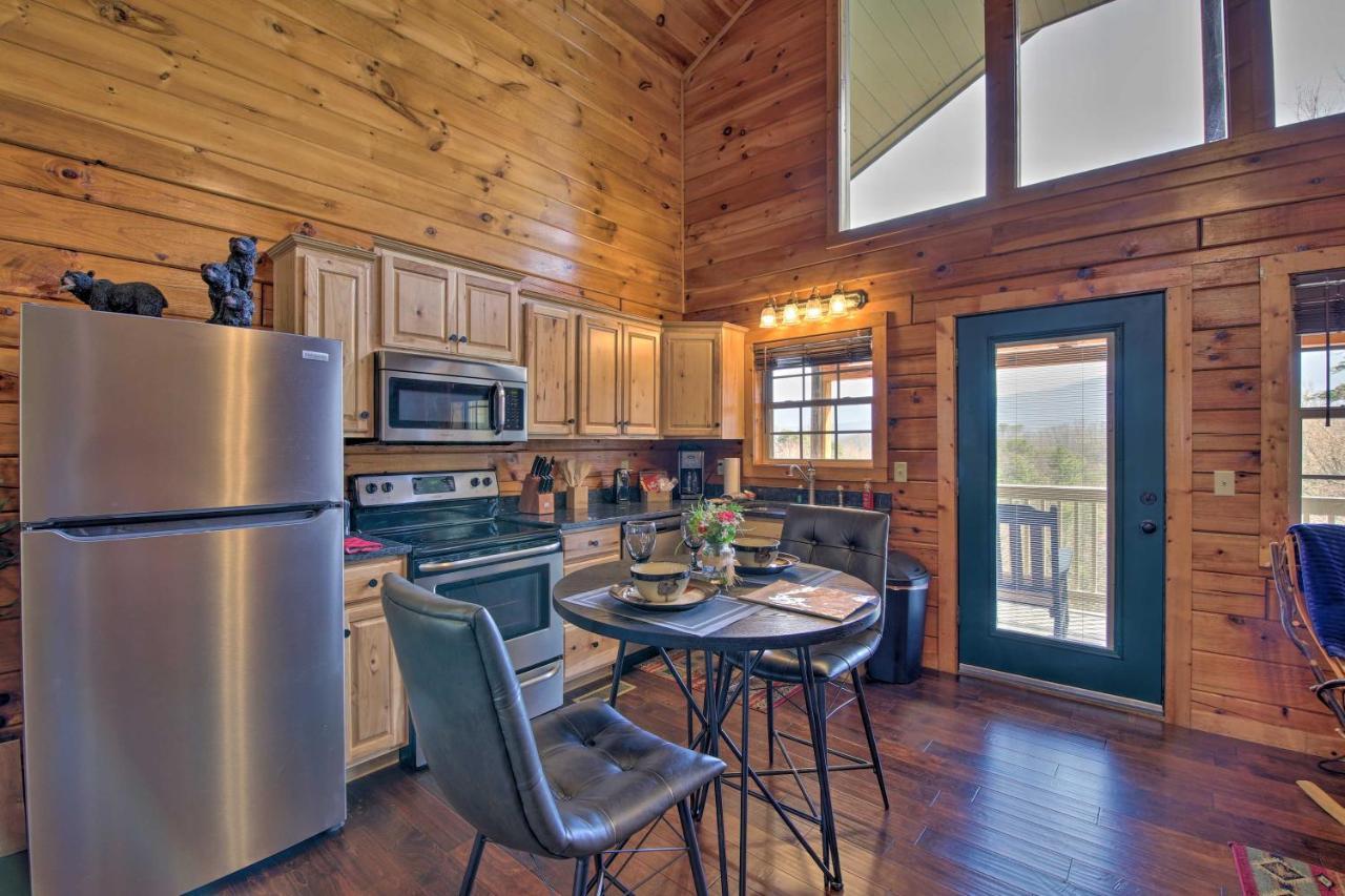 Gatlinburg Cabin With Pool Table And Hot Tub! Экстерьер фото