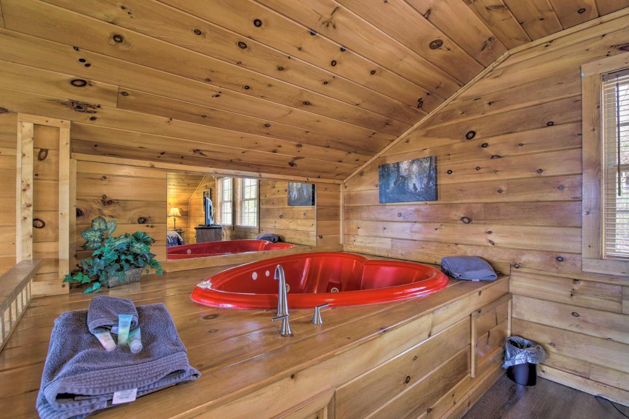 Gatlinburg Cabin With Pool Table And Hot Tub! Экстерьер фото