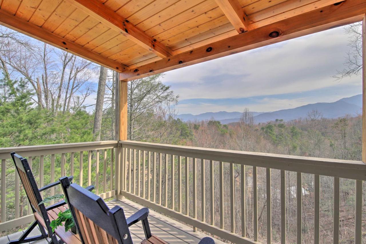 Gatlinburg Cabin With Pool Table And Hot Tub! Экстерьер фото