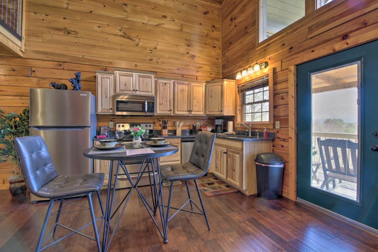 Gatlinburg Cabin With Pool Table And Hot Tub! Экстерьер фото