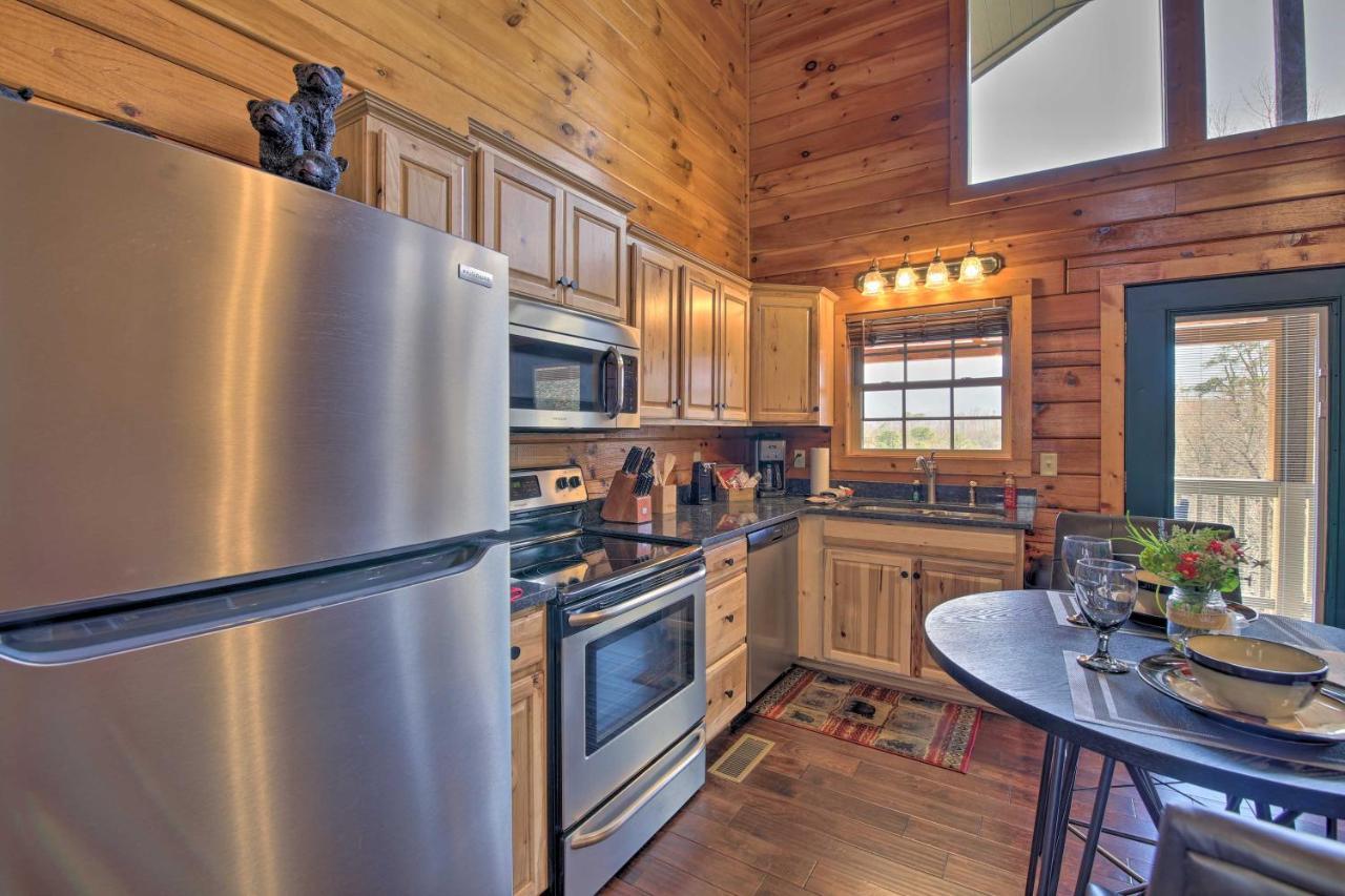 Gatlinburg Cabin With Pool Table And Hot Tub! Экстерьер фото