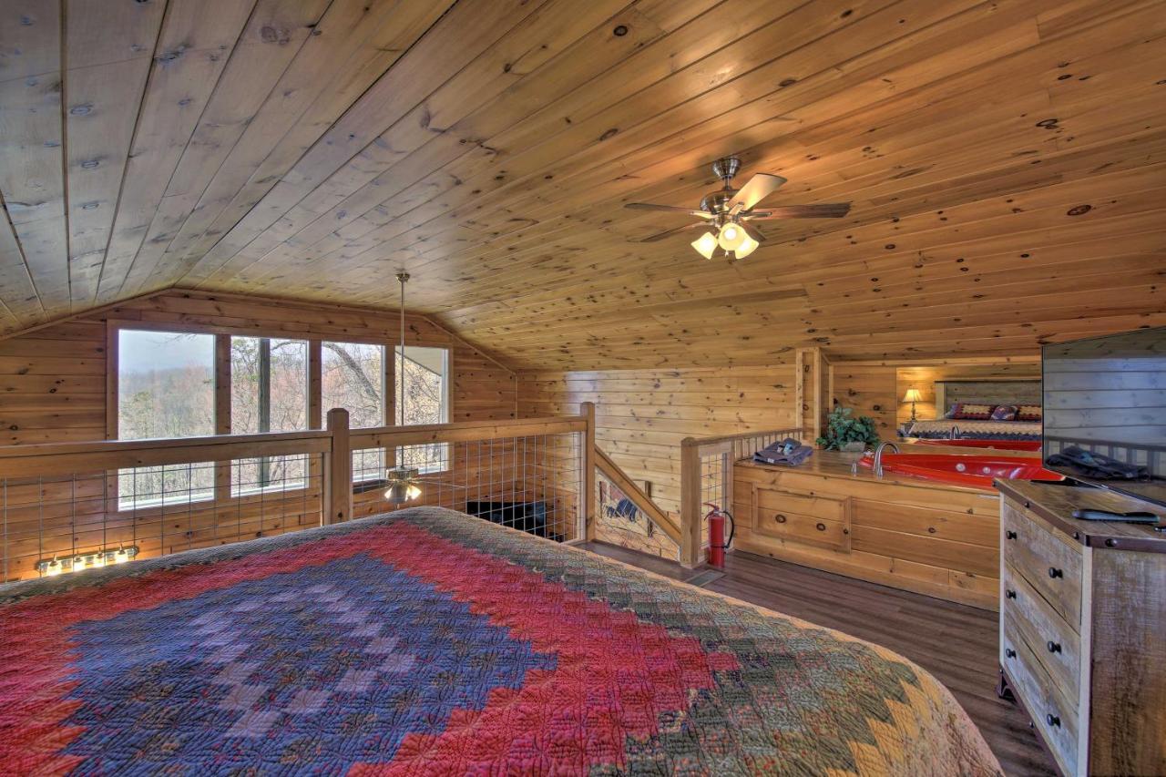 Gatlinburg Cabin With Pool Table And Hot Tub! Экстерьер фото