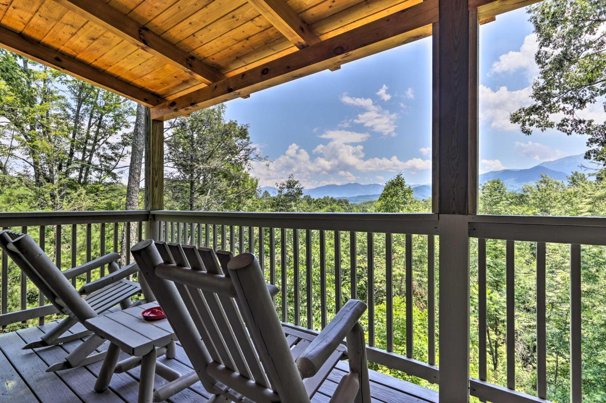 Gatlinburg Cabin With Pool Table And Hot Tub! Экстерьер фото